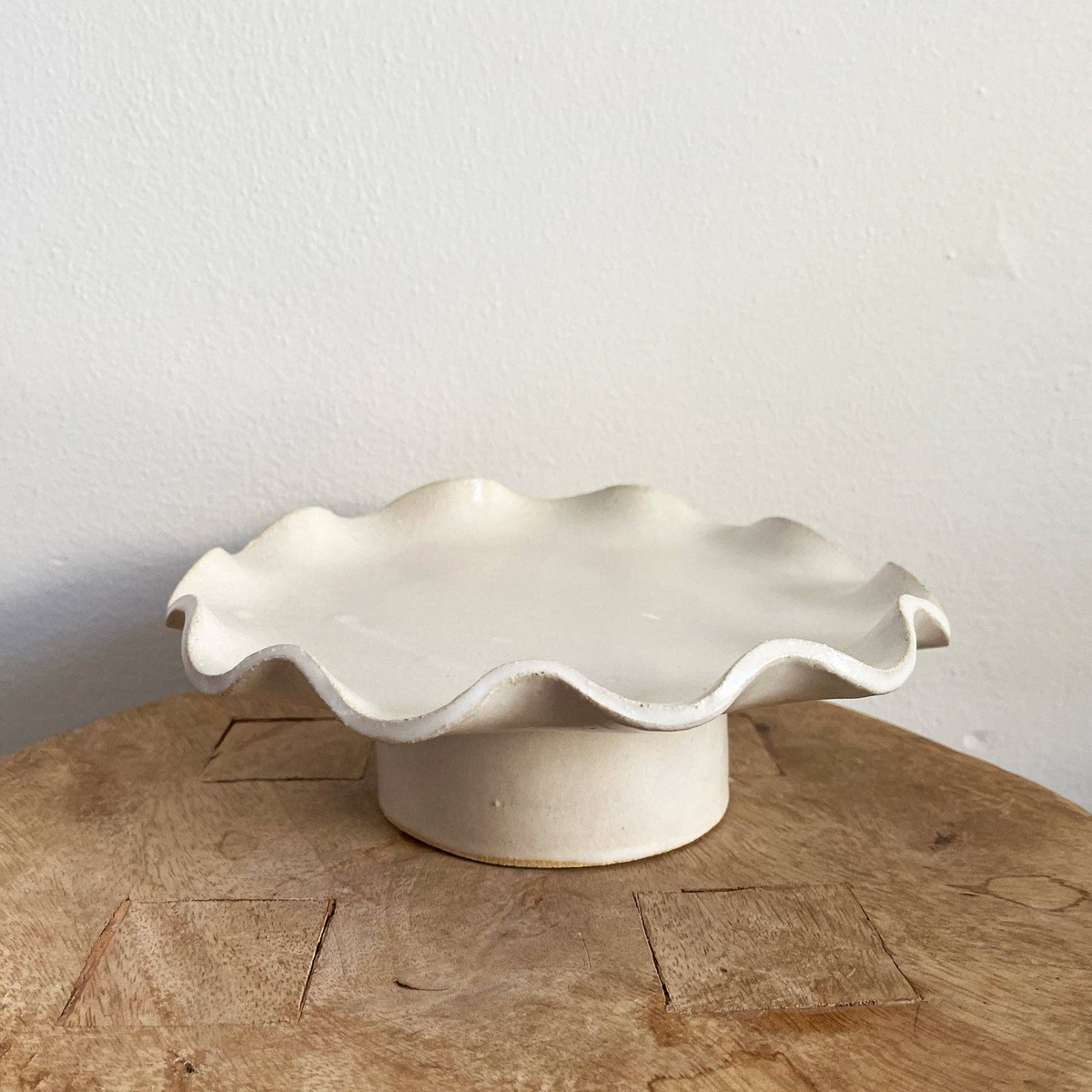 Ruffle Edge Pedestal: Large